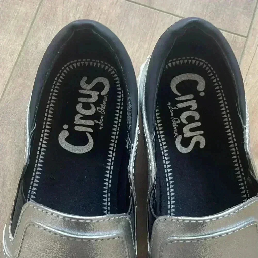 4/$25 Circus by Sam Edelman Cruz Slip-On in Silver/Black Sz 5